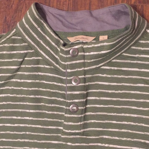 Green and white sweater - Picture 2 of 4